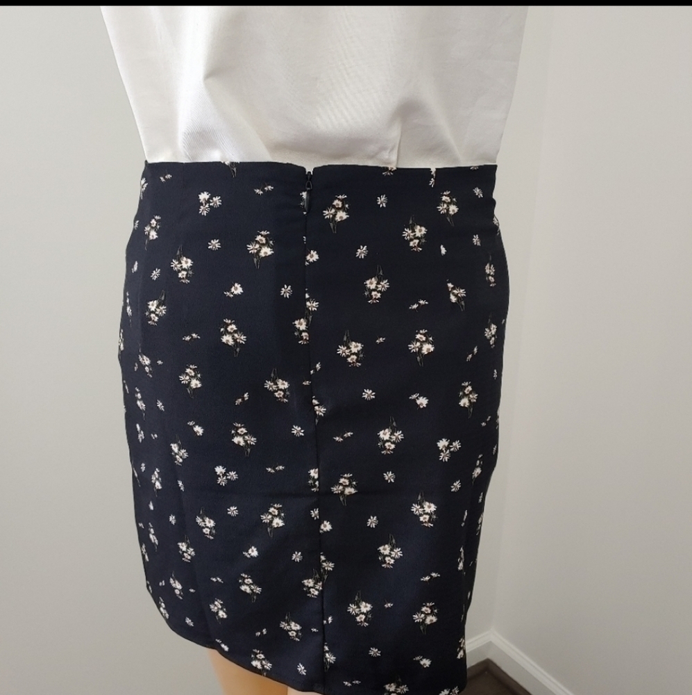 Floral mini skirt - Picture 3 of 5